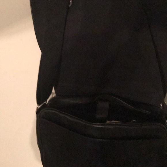 Van Heusen Studio Cross Body Laptop bag NEW - Picture 6 of 7